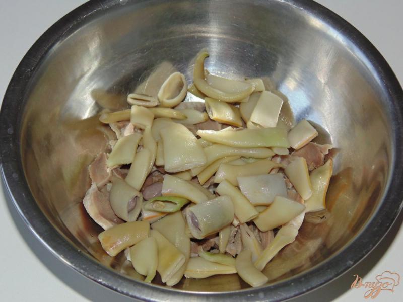 Фото приготовление рецепта: Салат из двух видов фасоли и куриных желудков шаг №2