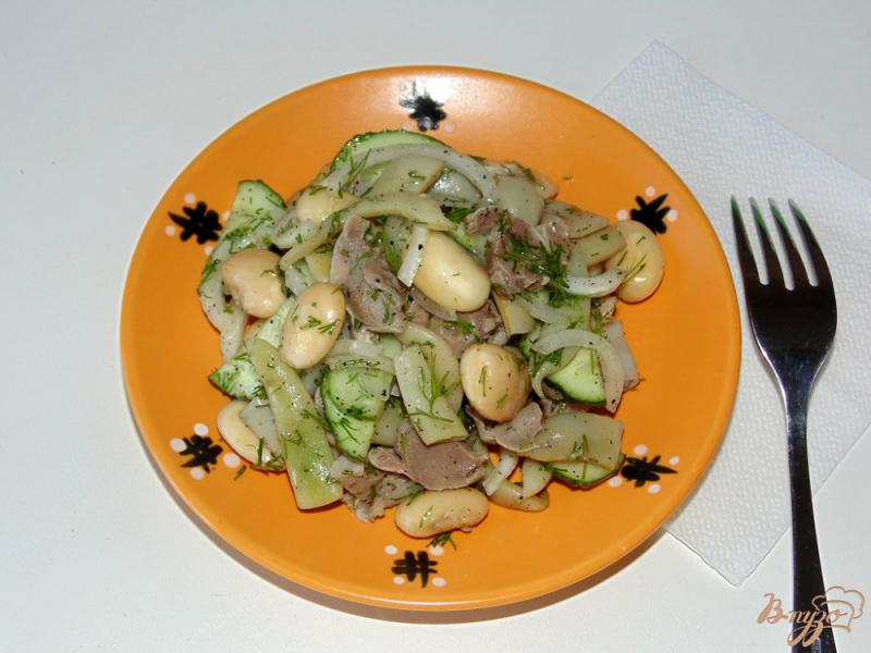 Фото приготовление рецепта: Салат из двух видов фасоли и куриных желудков шаг №6