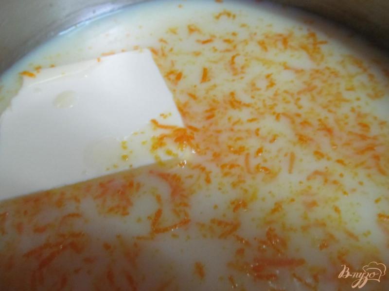 Фото приготовление рецепта: Сгущенное молоко с цедрой апельсина и ванилью шаг №2