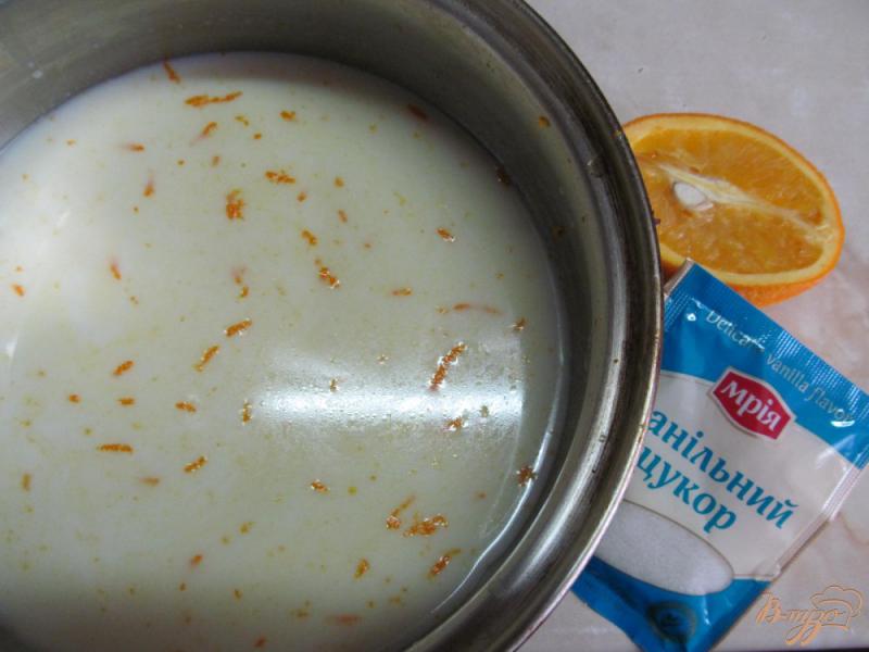 Фото приготовление рецепта: Сгущенное молоко с цедрой апельсина и ванилью шаг №1