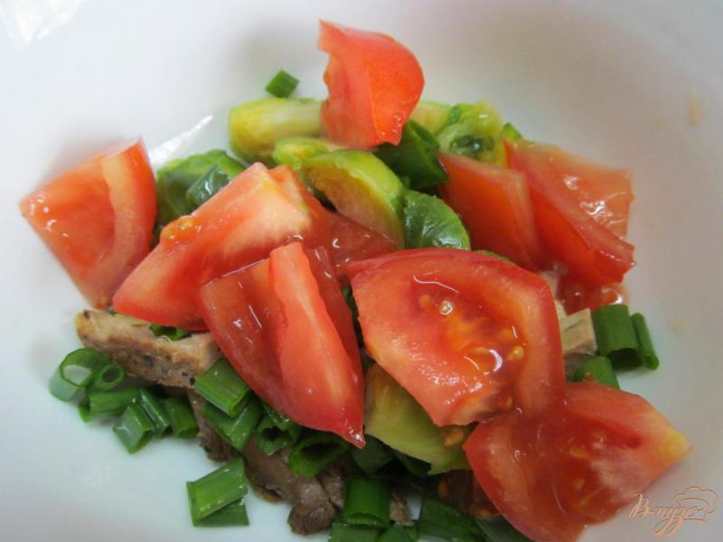 Фото приготовление рецепта: Салат из буженины с брюссельской капустой шаг №4