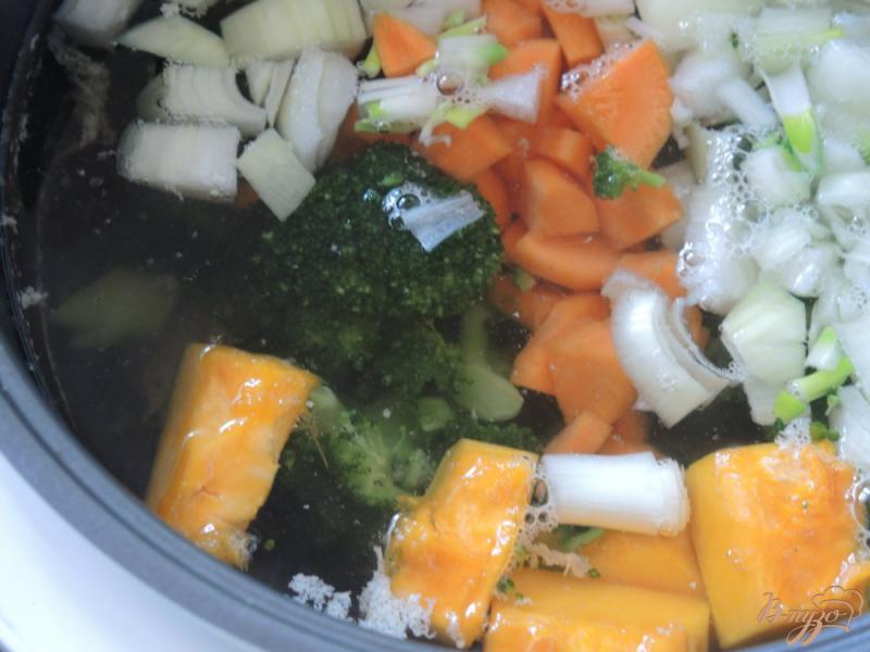 Фото приготовление рецепта: Суп-пюре из индейки и овощей в мультиварке шаг №4