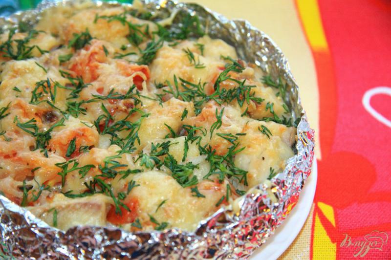 Фото приготовление рецепта: Филе тилапии, запеченное с картофелем шаг №13