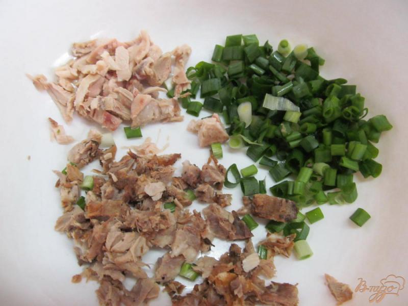 Фото приготовление рецепта: Салат из мяса с редькой и шампиньоном шаг №1