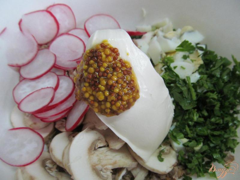 Фото приготовление рецепта: Салат из мяса с редькой и шампиньоном шаг №2