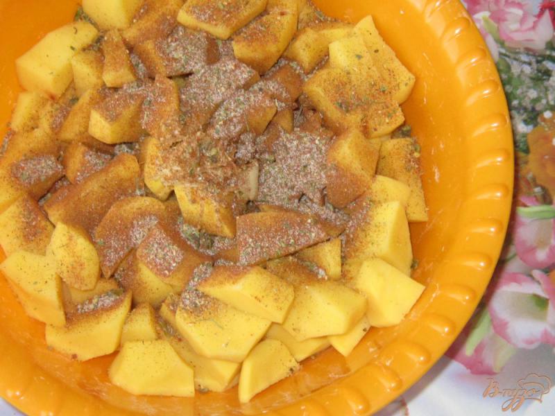 Фото приготовление рецепта: Грибы с картофелем в горшочке в остром соусе шаг №5