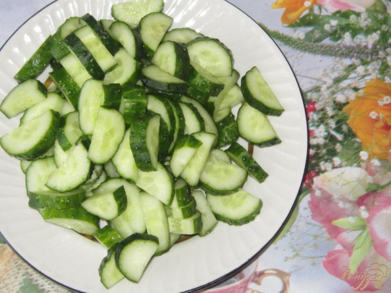 Фото приготовление рецепта: Салат «Зеленый» с маринованной кукурузой шаг №2