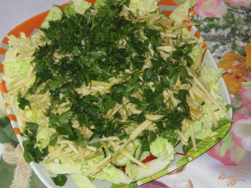 Фото приготовление рецепта: Салат «Зеленый» с маринованной кукурузой шаг №8
