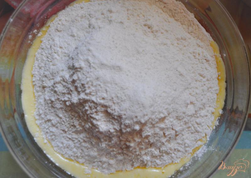 Фото приготовление рецепта: Тертый пирог с повидлом шаг №3