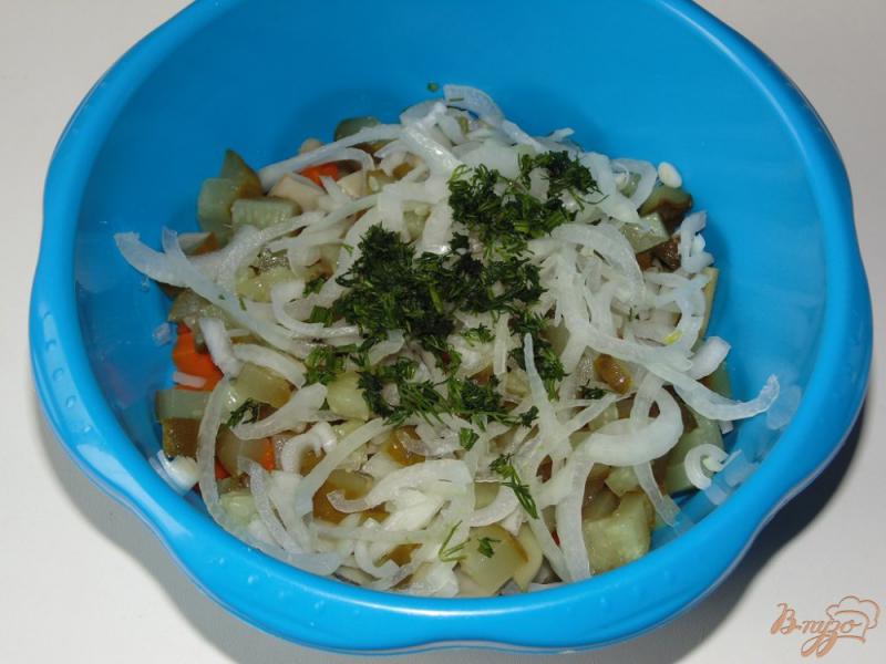Фото приготовление рецепта: Бюджетный салат со стручковой фасолью шаг №6