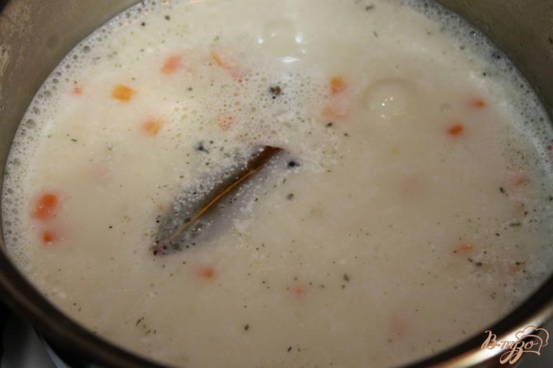 Фото приготовление рецепта: Овощной сливочный суп с мясными фрикадельками шаг №4