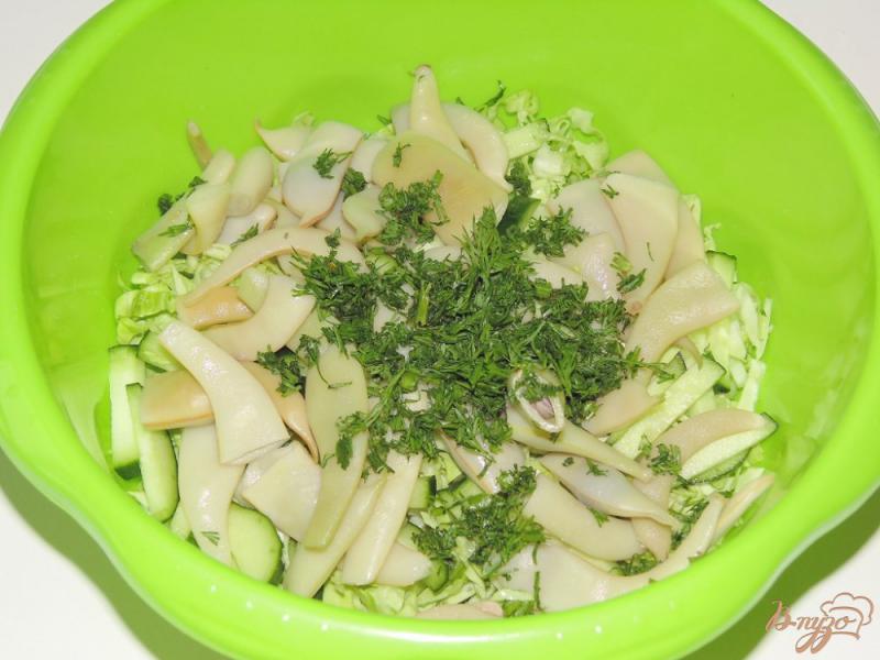 Фото приготовление рецепта: Салат с маринованным мясом птицы и стручковой фасолью шаг №7