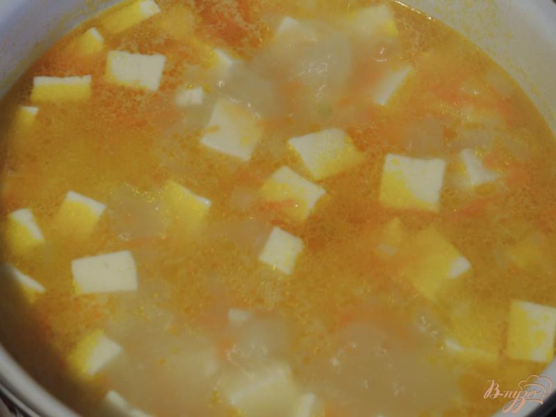 Фото приготовление рецепта: Сырный суп с овощами шаг №7