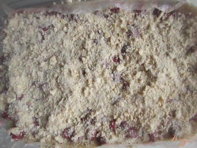 Фото приготовление рецепта: Овсяный пирог с вишней шаг №5