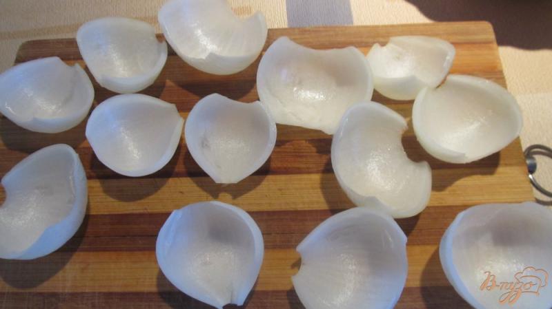 Фото приготовление рецепта: Мясные шарики в луковицах шаг №4
