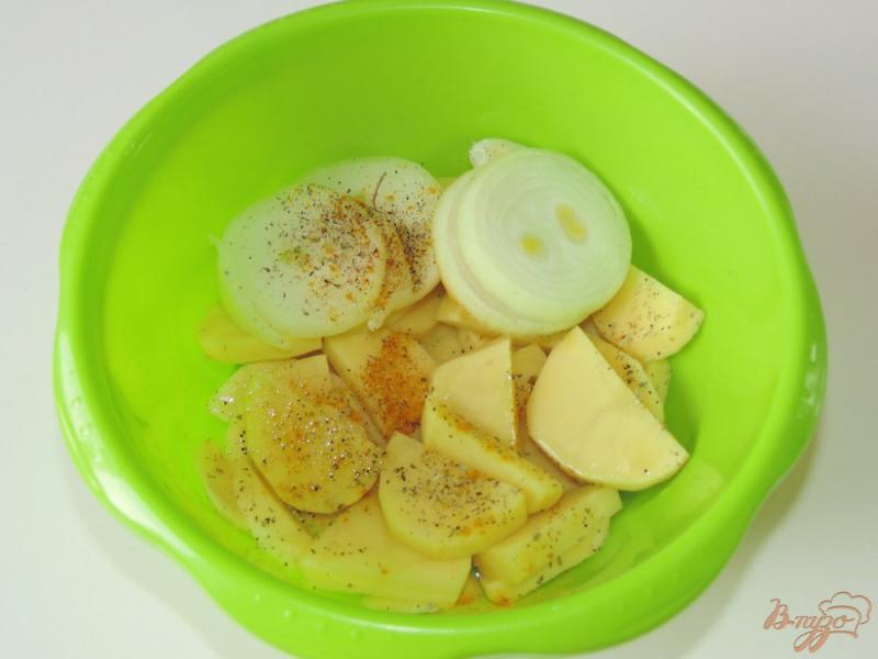Фото приготовление рецепта: Картофель с аджикой и сыром в фольге шаг №1