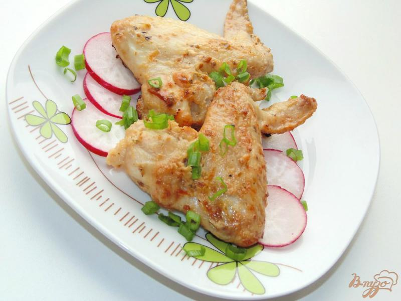 Фото приготовление рецепта: Куриные крылышки маринованные в сметане с аджикой шаг №5