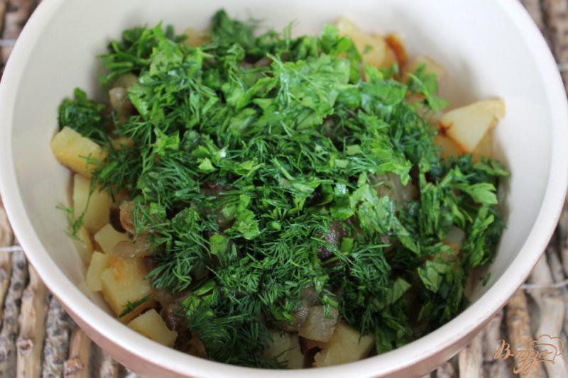 Фото приготовление рецепта: Картофельный салат с баклажаном и зеленью шаг №4