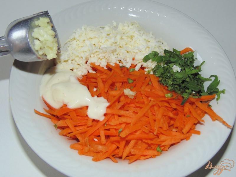 Фото приготовление рецепта: Острый морковный салат с адыгейским сыром шаг №3