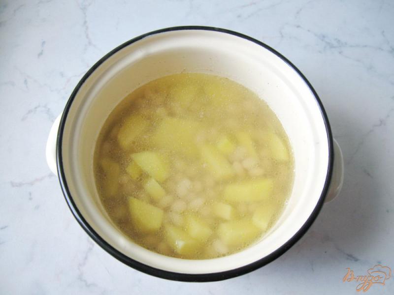 Фото приготовление рецепта: Фасолевый суп с курицей шаг №2