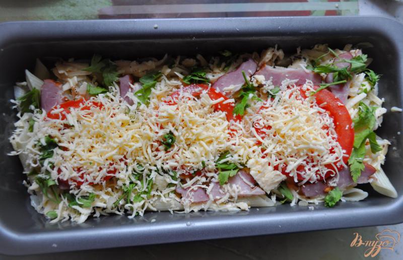 Фото приготовление рецепта: Запеканка из макарон с помидорами и сыром шаг №4