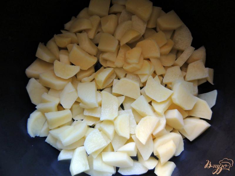 Фото приготовление рецепта: Густой суп с картофелем и фасолью в мультиварке шаг №2