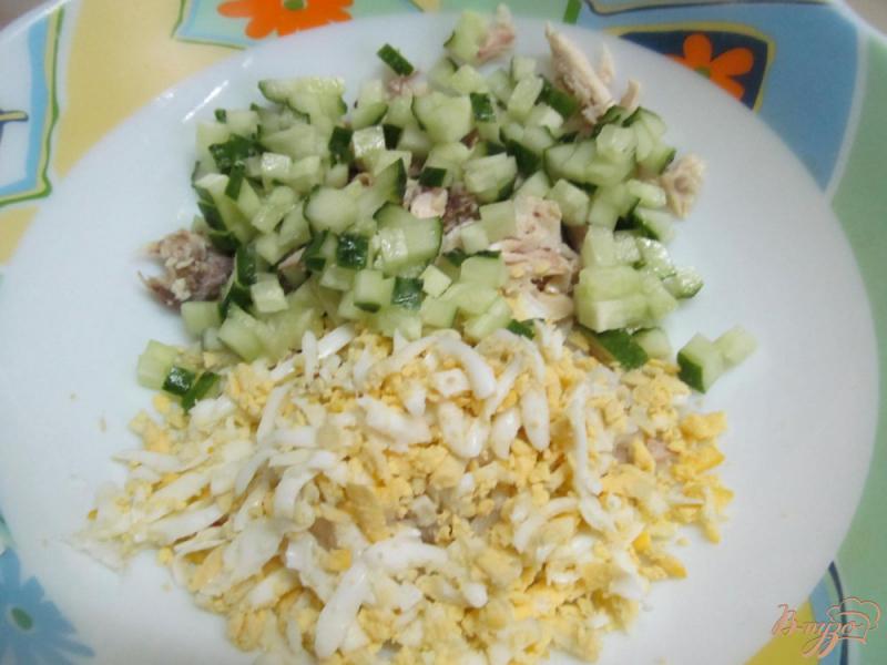 Фото приготовление рецепта: Салат из курицы с рисом и овощами шаг №2