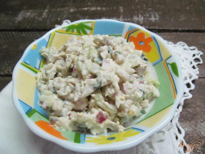 Фото приготовление рецепта: Салат из курицы с рисом и овощами шаг №5