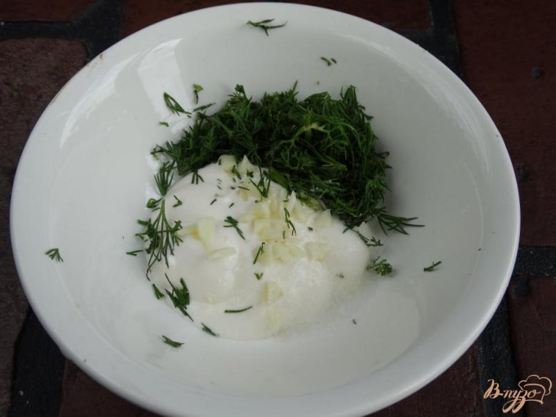 Фото приготовление рецепта: Салат с щавелем, гренками, яйцом и картофелем шаг №6