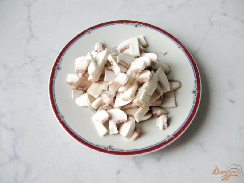 Фото приготовление рецепта: Картофельное рагу с грибами в горшочке шаг №1