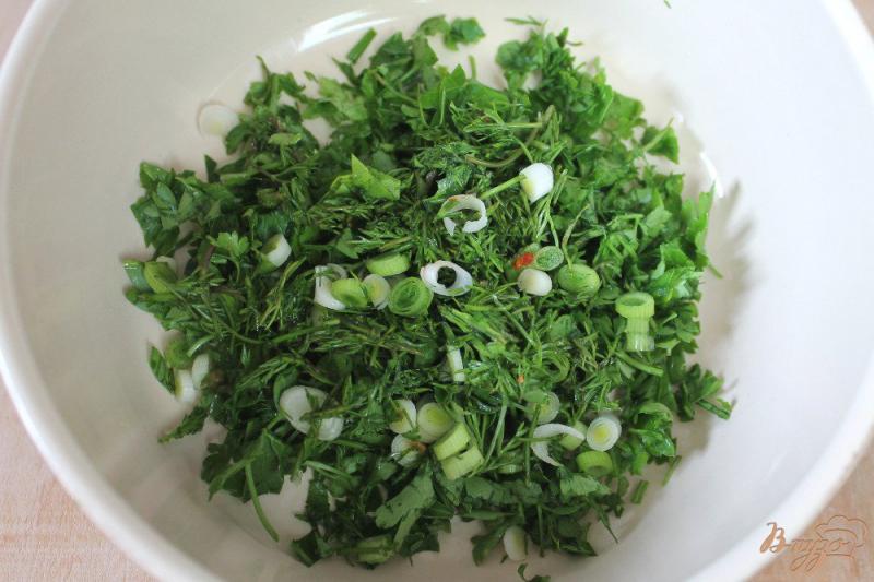 Фото приготовление рецепта: Салат с молодой капустой и ветчиной шаг №2