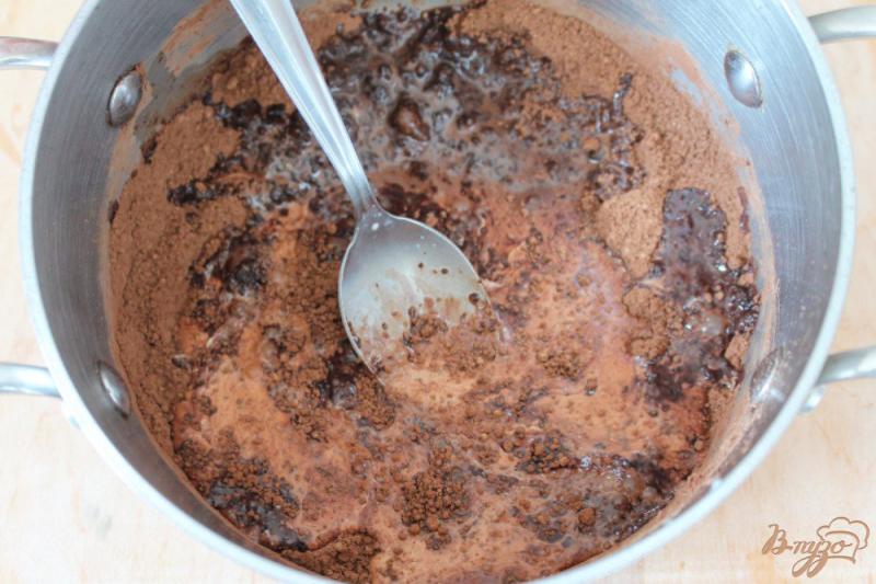 Фото приготовление рецепта: Теплый шоколад с вишней шаг №3