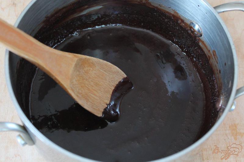Фото приготовление рецепта: Теплый шоколад с вишней шаг №4