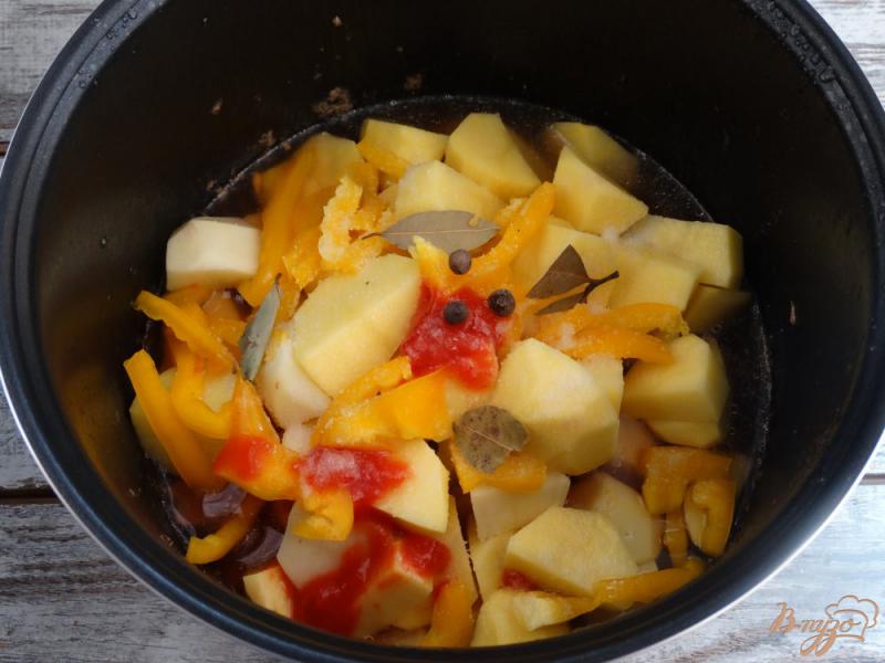 Фото приготовление рецепта: Говяжья вырезка тушеная с овощами в мультиварке шаг №7