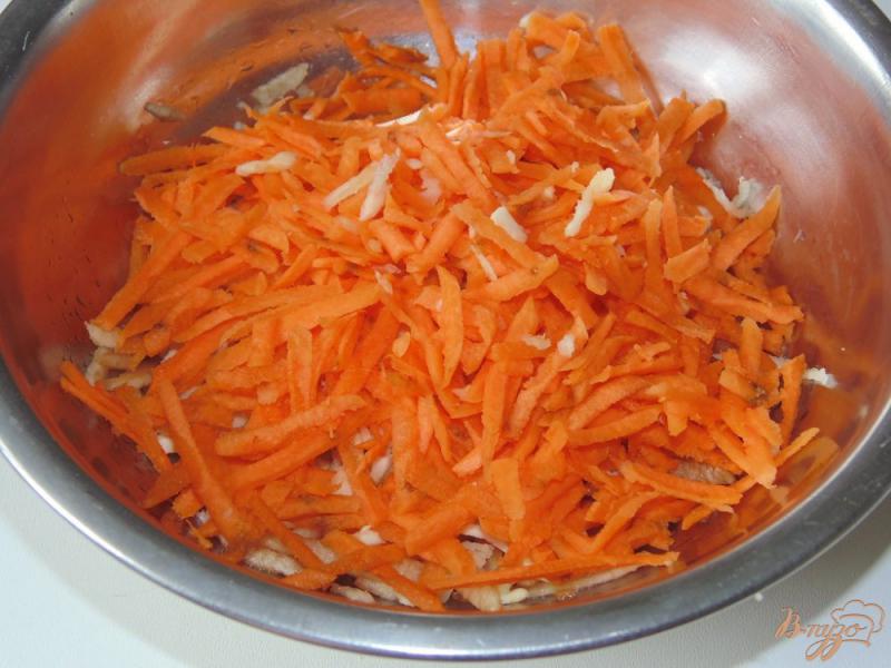 Фото приготовление рецепта: Салат из моркови, корня сельдерея и яблока шаг №3