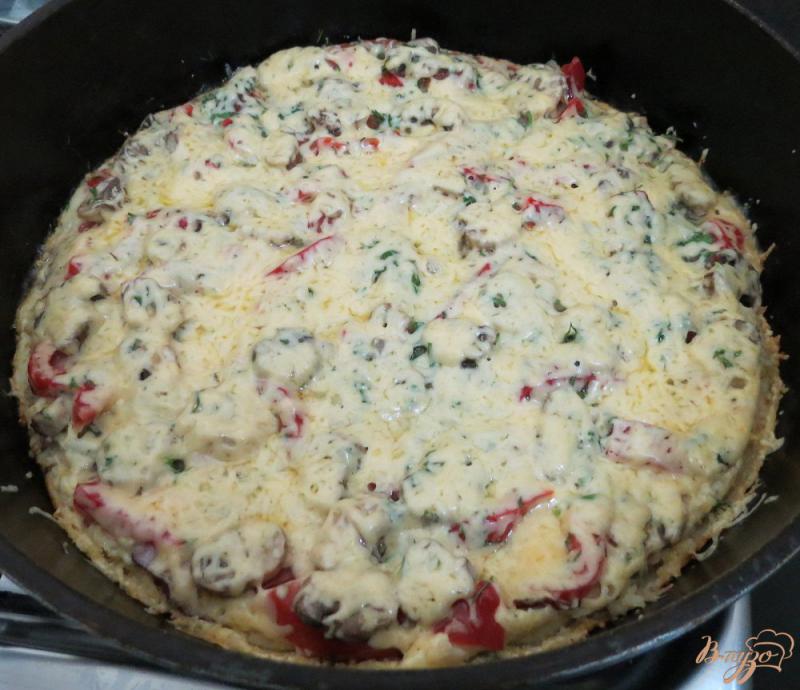 Фото приготовление рецепта: Пицца на сковороде шаг №15