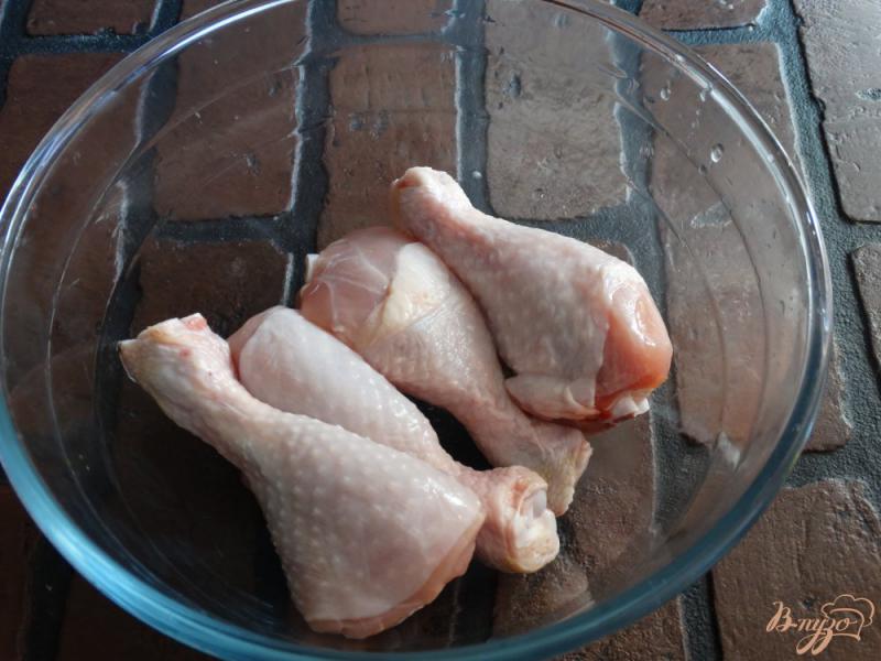 Фото приготовление рецепта: Куриные голени тушеные в сметане с аджикой шаг №1