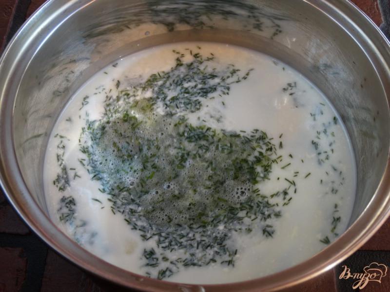 Фото приготовление рецепта: Домашний сыр с укропом шаг №5