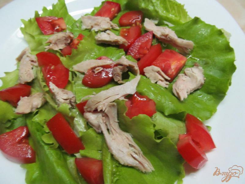 Фото приготовление рецепта: Салат с курицей и помидором шаг №3