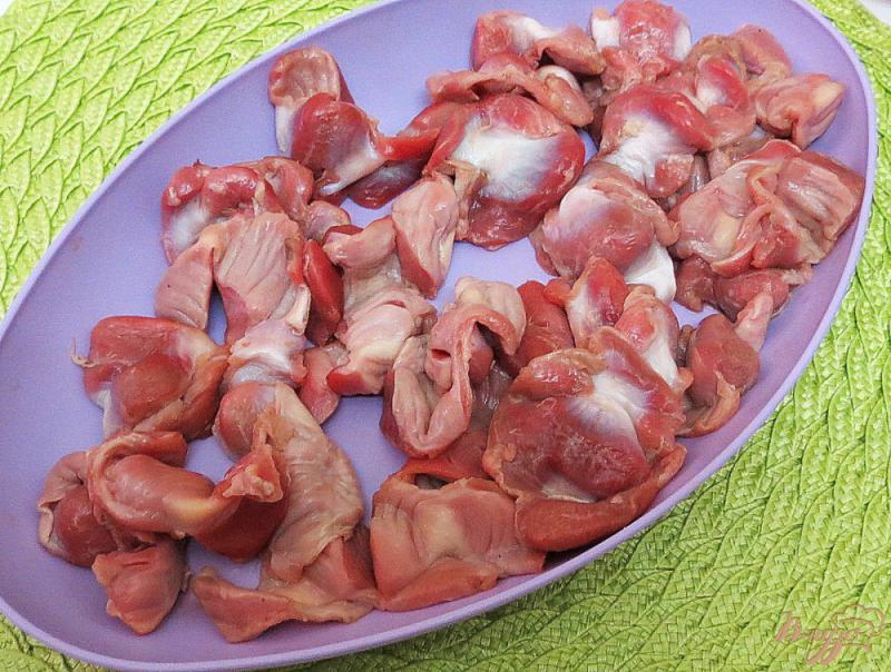 Фото приготовление рецепта: Куриные желудочки с грибами шаг №2