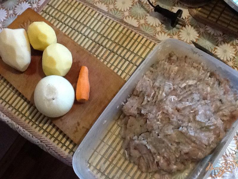 Фото приготовление рецепта: Суп с фрикадельками и цельнозерновыми макаронами шаг №2