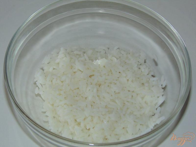Фото приготовление рецепта: Салат из риса с плавленым сыром шаг №1