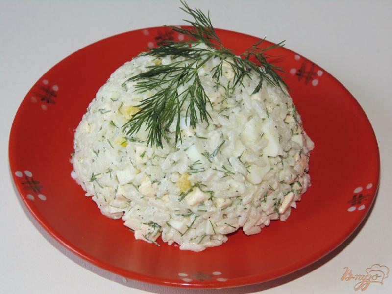 Фото приготовление рецепта: Салат из риса с плавленым сыром шаг №5