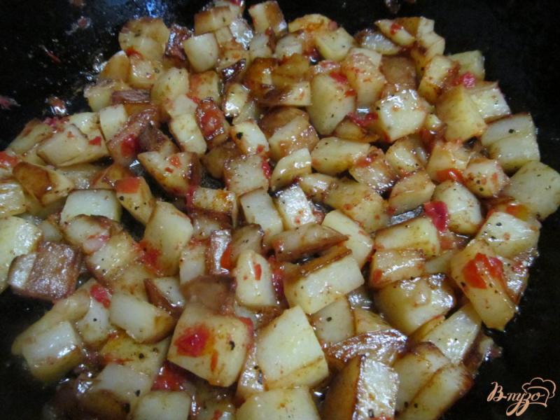 Фото приготовление рецепта: Картофель по испански шаг №3