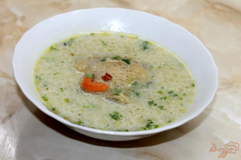 Фото приготовление рецепта: Сливочный грибной суп с курицей и паутинкой шаг №7