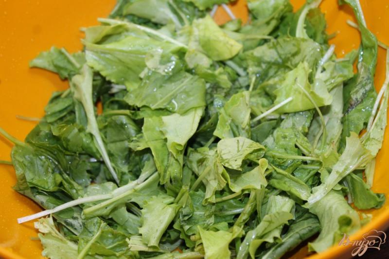Фото приготовление рецепта: Фреш салат с утиной грудкой и пармезаном шаг №5