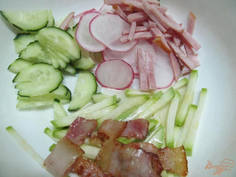 Фото приготовление рецепта: Овощной салат с беконом шаг №3