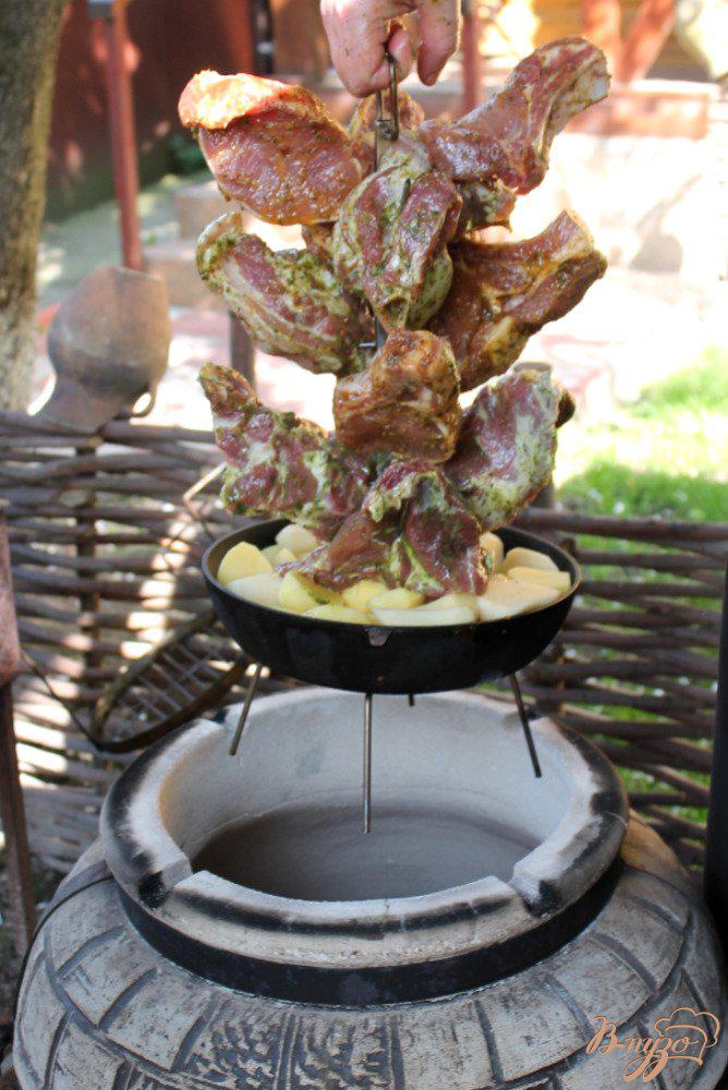 Фото приготовление рецепта: Свинина с картофелем приготовленные в тандыре шаг №7