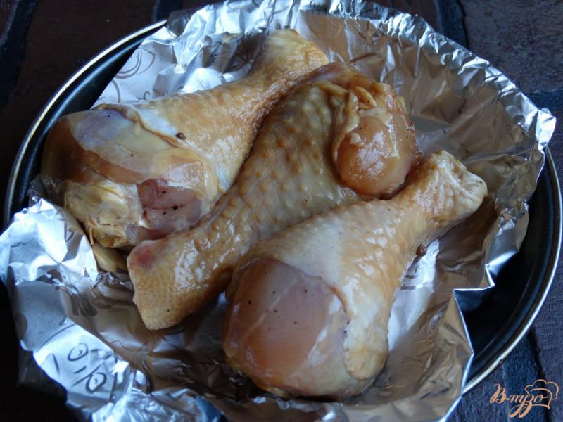 Фото приготовление рецепта: Куриные голени а-ля копченые шаг №4