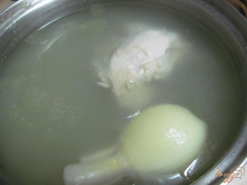 Фото приготовление рецепта: Суп с брюссельской капустой и вермишелью шаг №1